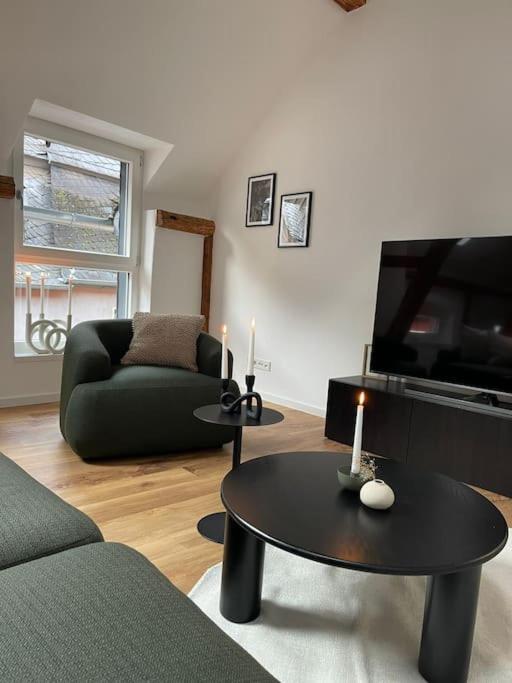 Mosel-Charm - Urige Dachgeschosswohnung - 3 Schlafzimmer Fuer 6 Personen - Liebevoll Renoviert & Gemuetlich Ürzig Exteriér fotografie