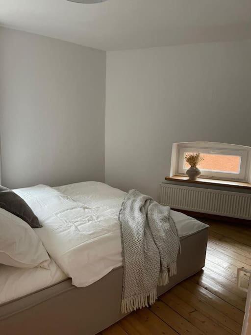 Mosel-Charm - Urige Dachgeschosswohnung - 3 Schlafzimmer Fuer 6 Personen - Liebevoll Renoviert & Gemuetlich Ürzig Exteriér fotografie