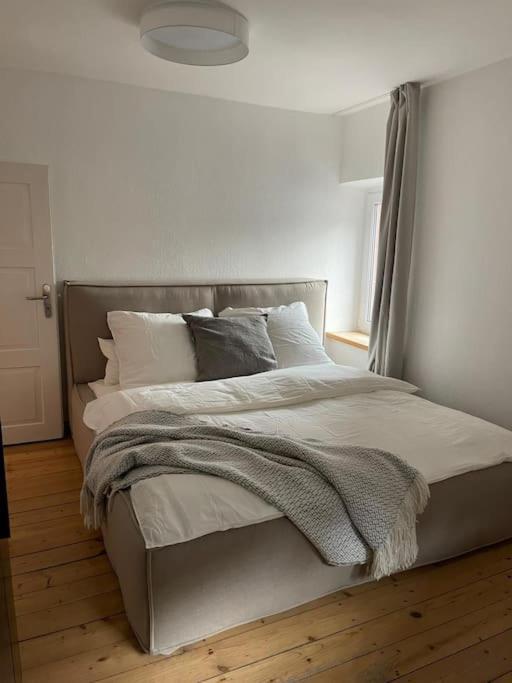 Mosel-Charm - Urige Dachgeschosswohnung - 3 Schlafzimmer Fuer 6 Personen - Liebevoll Renoviert & Gemuetlich Ürzig Exteriér fotografie